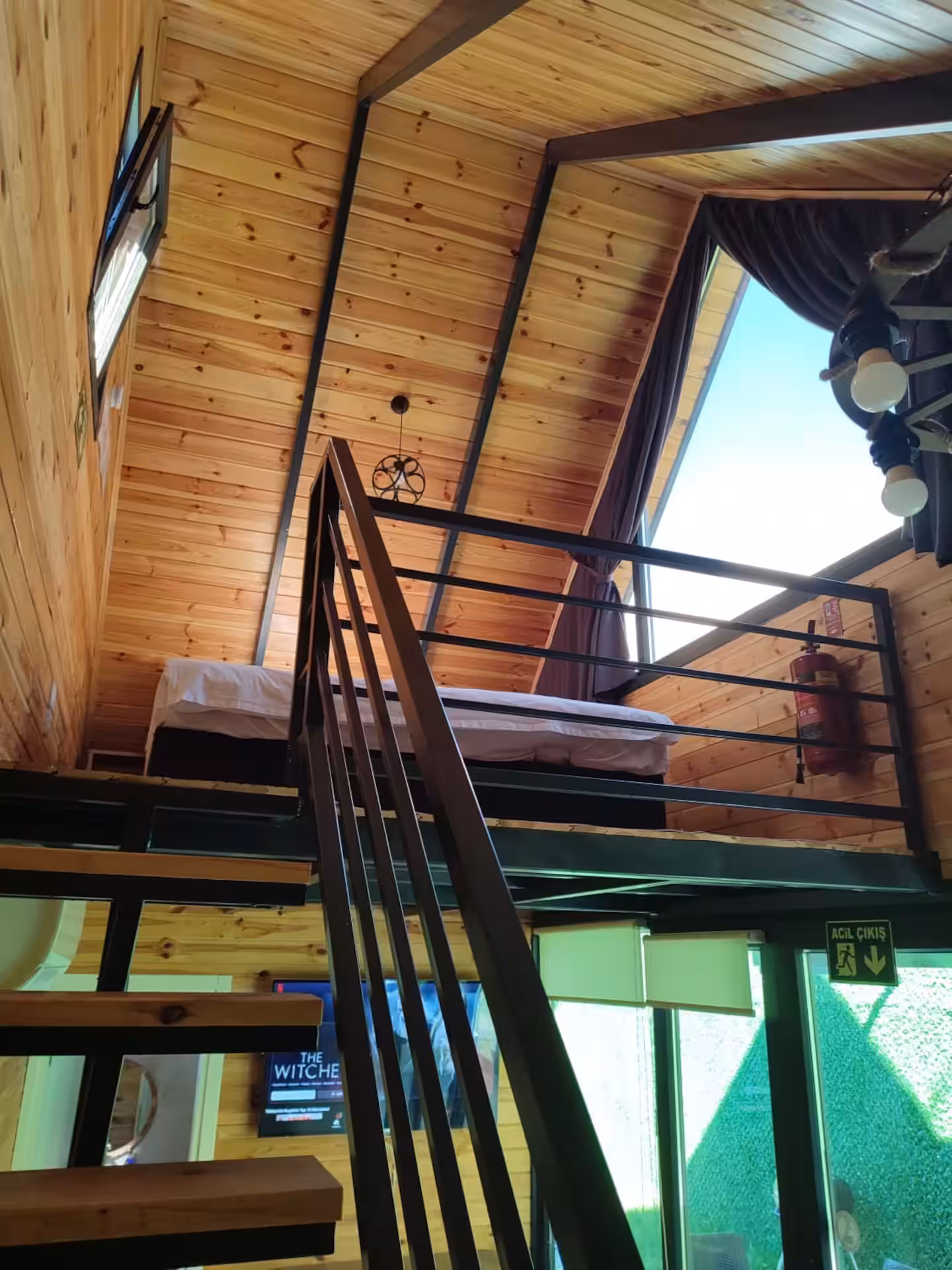 Majalis Nova loft yatak alanı